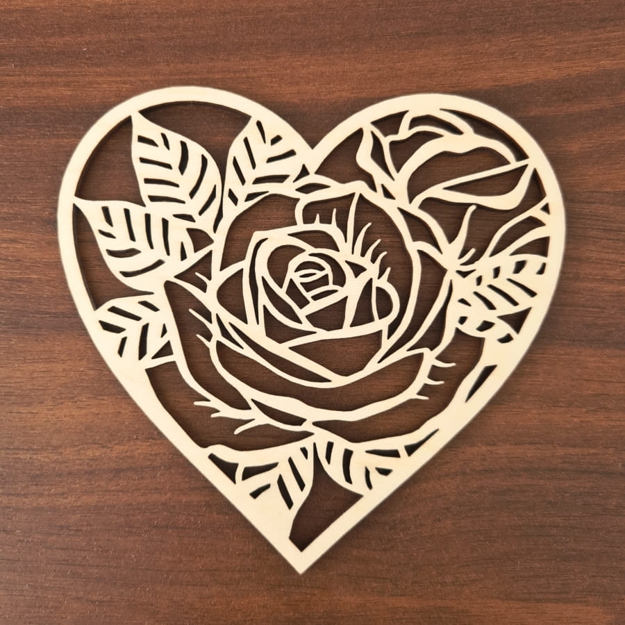 Ażurowe serce drewniane róża.jpg