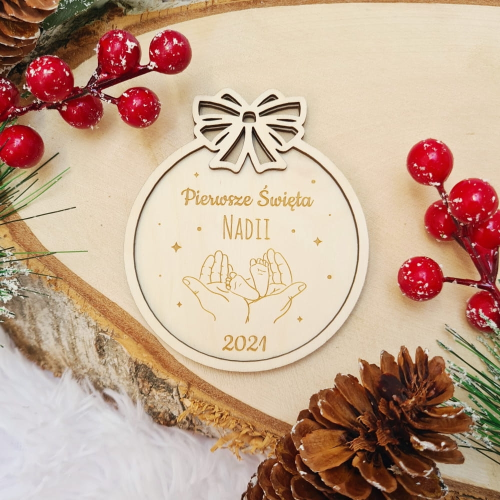 Bombka drewniana pierwsze swięta 1.jpg