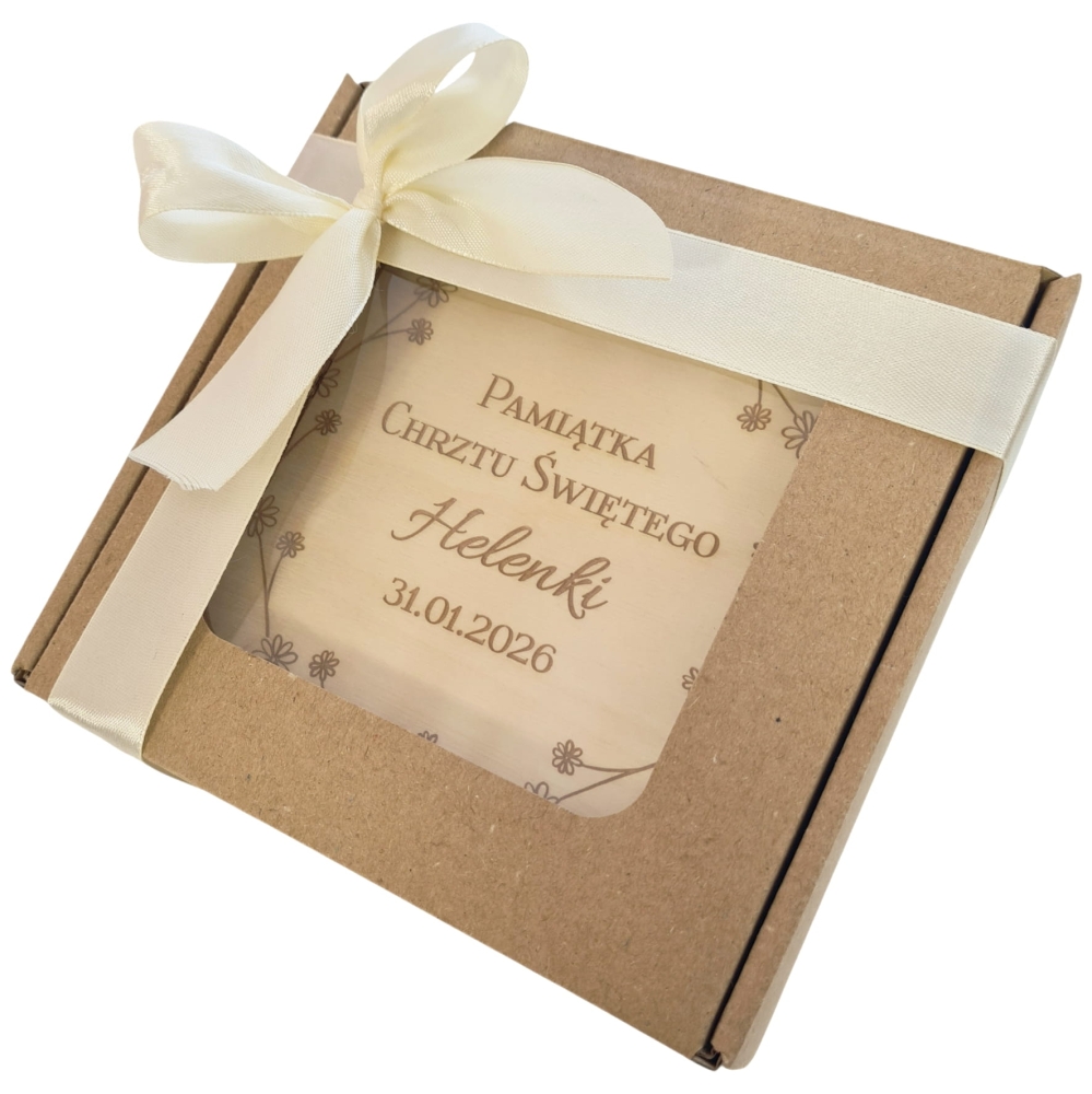 Zapakuj na Prezent pamiątka Chrztu Świętego pudełko z okienkiem wełna drzewna wstążka.jpg